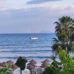 En A Metros Del Puerto Deportivo Apartamento Estepona
